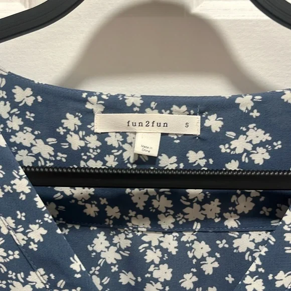 Blouse Never Worn. - Picture 2 of 4